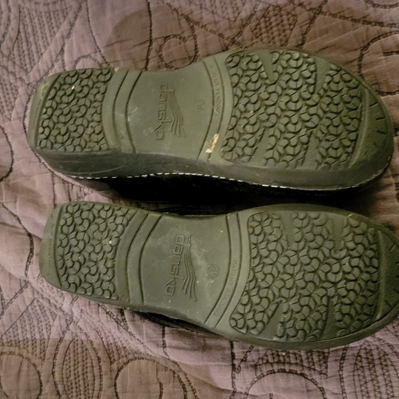 DANSKO XP 2.0 Black Patent Clog. Used, good condition. - Picture 2 of 5